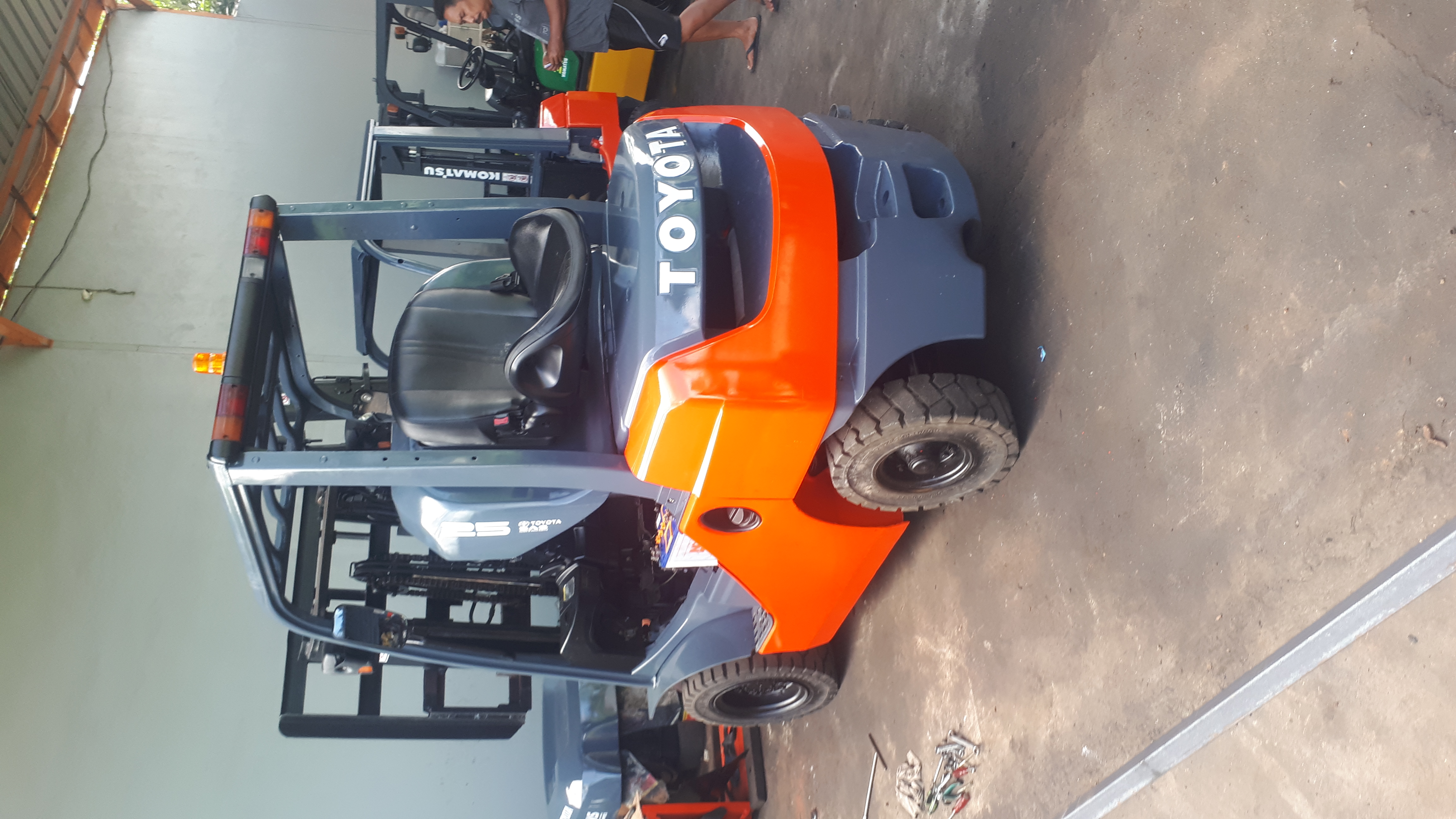 Forklift Bekas 3 Ton: Keuntungan dan Pertimbangan Membeli yang Tepat